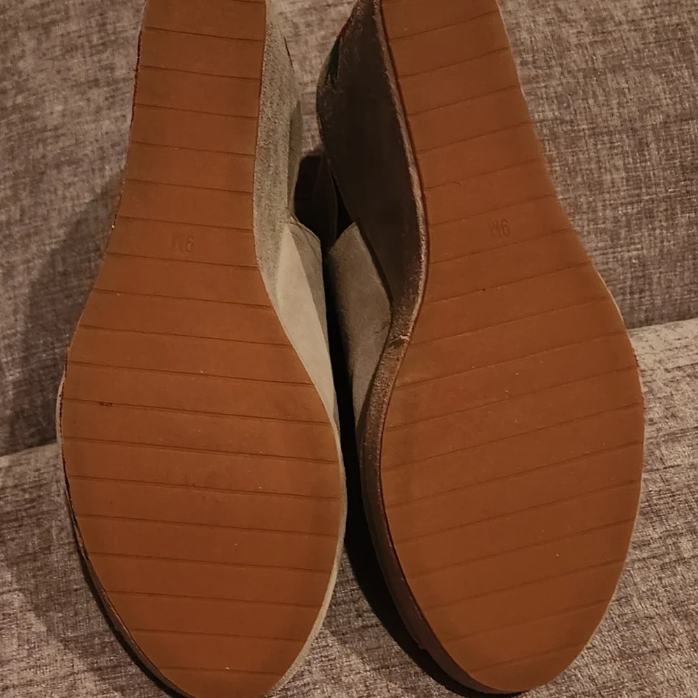 Kenneth Cole Orla Boho Floral Beige Wedge Sandals Size 9